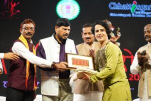 चक्रधर समारोह 2025: सुर-ताल और घुंघरू की सतरंगी छटा, मल्लखंभ दल रहा आकर्षण का केंद्र